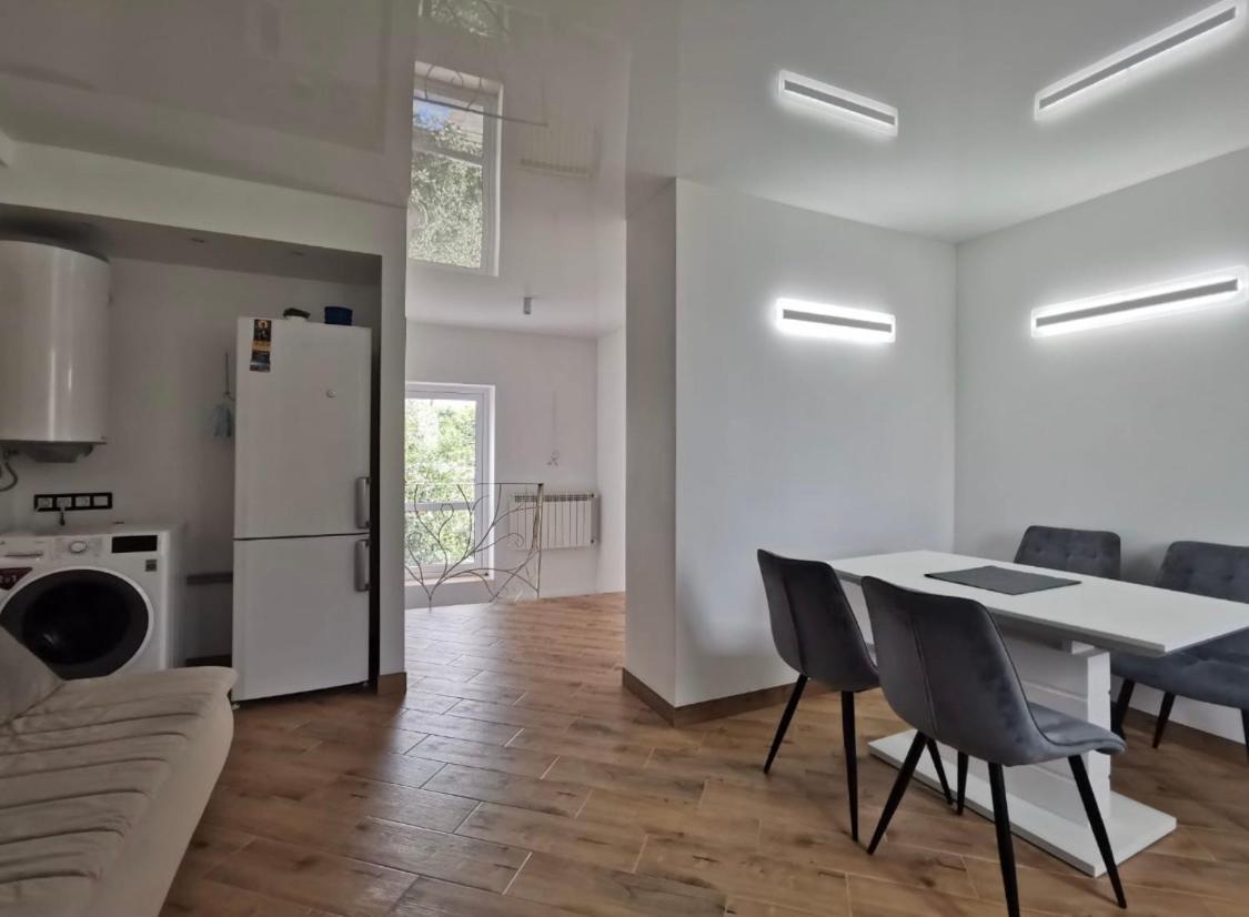 Квартира Для Вас! Вул. Голинського, 8! Apartment Liov Exterior foto